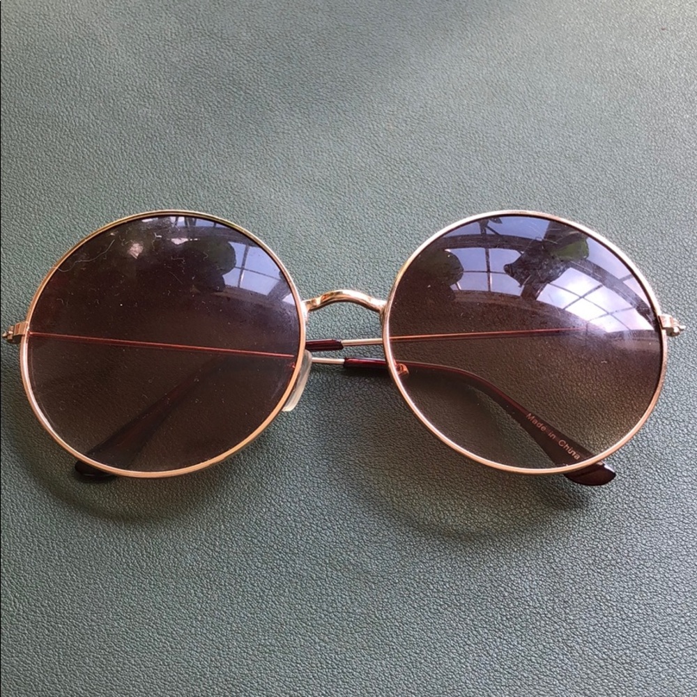 Oversized round sunglasses